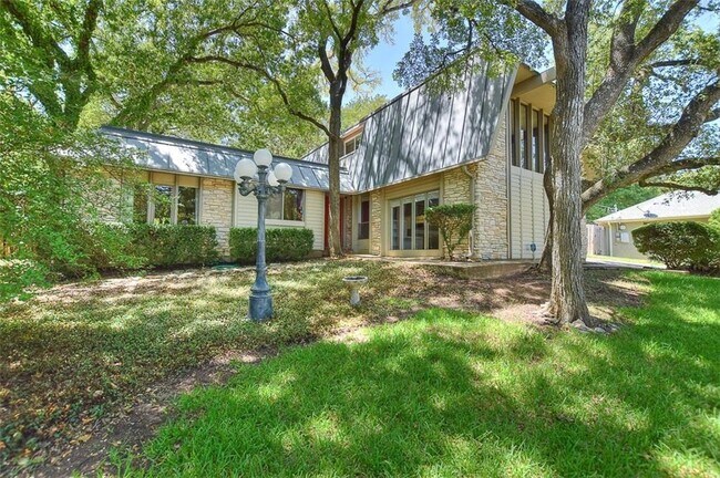 Building Photo - 3903 Hyridge Dr