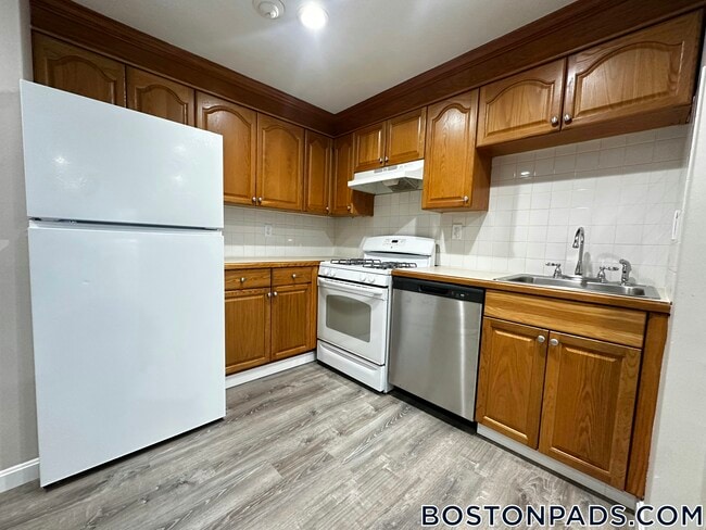 Building Photo - 15 Kenmar Dr