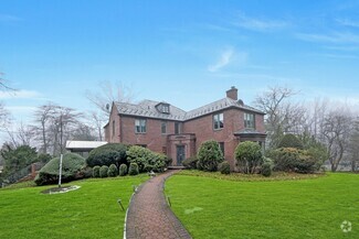 Building Photo - 370 Hillcrest Rd
