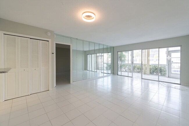 Building Photo - 3001 NE 47th Ct