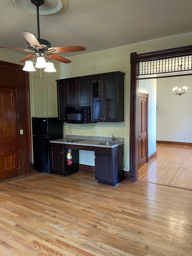 Foto del edificio - 320 E Jefferson St