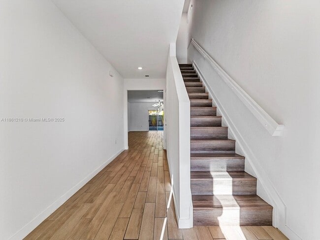 Building Photo - 501 NE 6th Ct