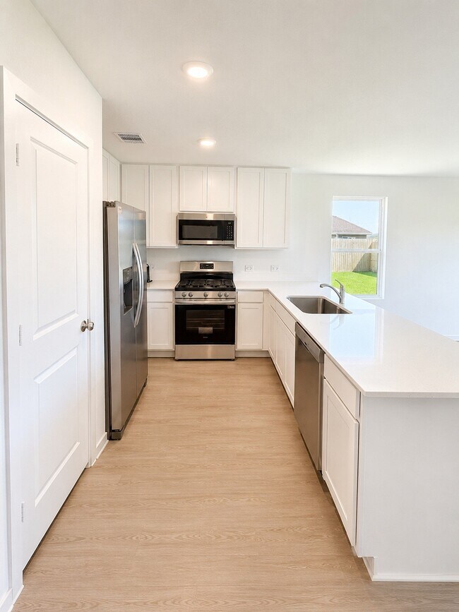 Building Photo - 6402 Begonia Trellis Dr