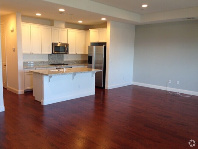 Building Photo - 636 Fan Tail Way