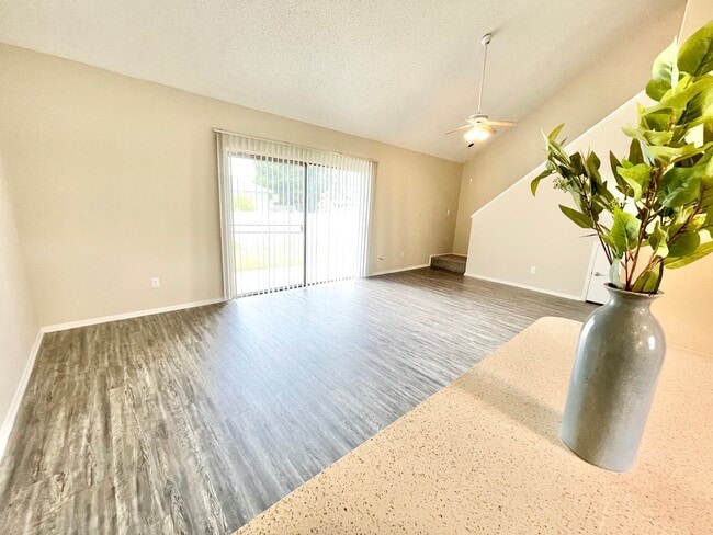 Building Photo - 2562 Monica Ct