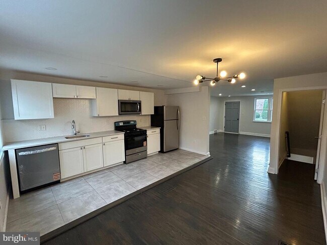Foto del edificio - 7345 Woodcrest Ave