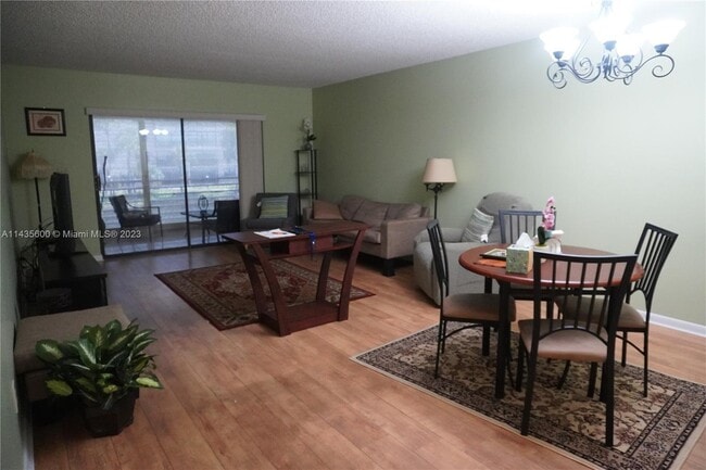 Building Photo - 4940 E Sabal Palm Blvd