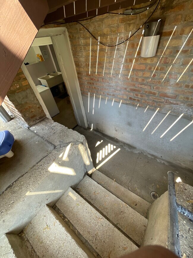 Foto del edificio - 5541 W Barry Ave
