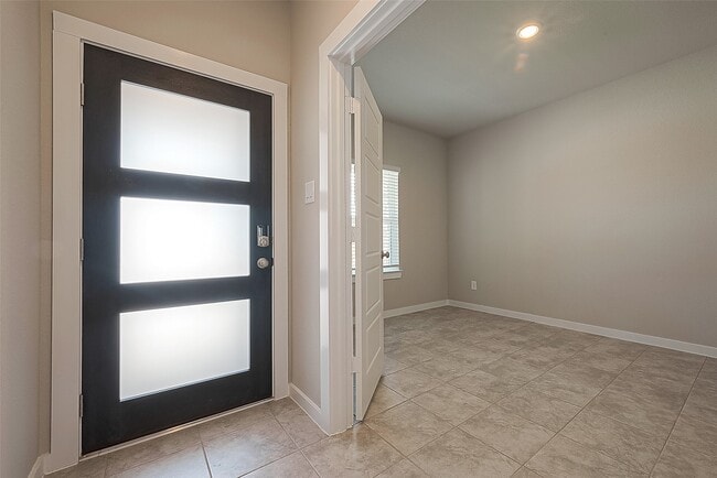 Building Photo - 8523 Lake Groove Ln