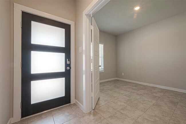 Foto del edificio - 8523 Lake Groove Ln