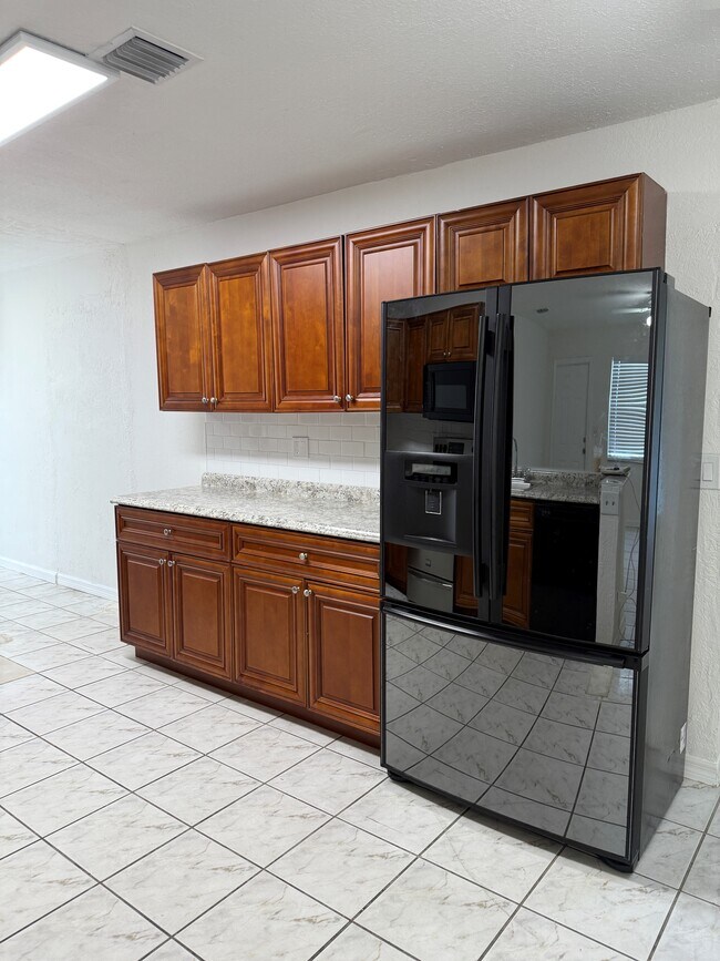 Foto del edificio - 1131 W 26th St