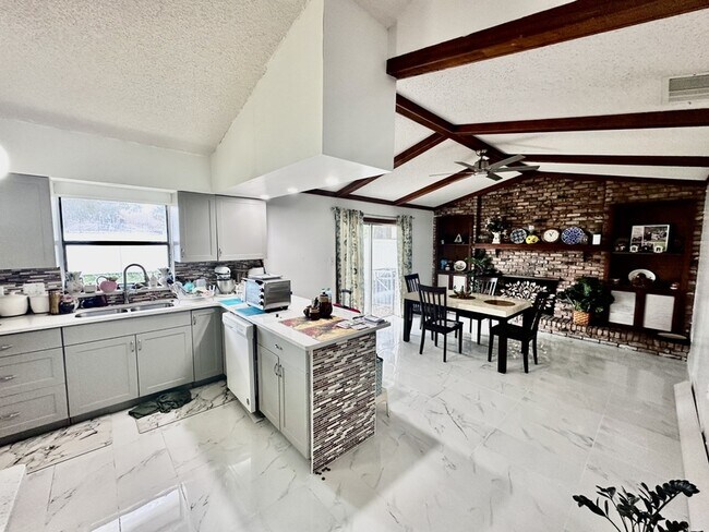 Foto del edificio - 5261 Signal Hill Rd