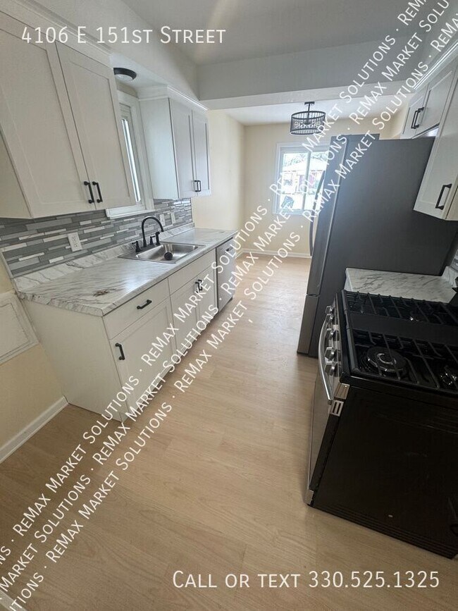 Building Photo - 4106 E 151st St