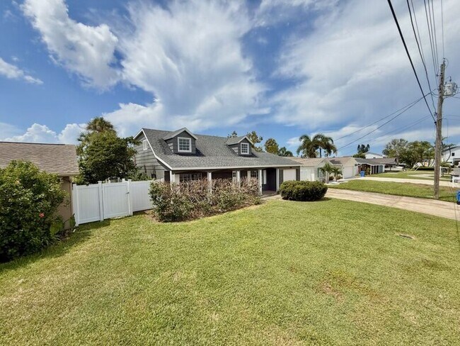 Building Photo - 8718 Thornwood Ln