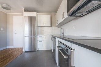 Building Photo - 190 Jameson Ave