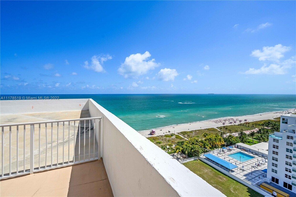 Primary Photo - 5005 Collins Ave