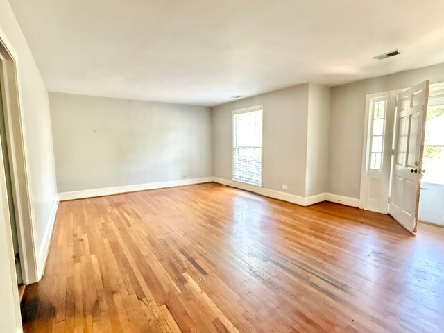 Foto del edificio - 600 W Cedar St