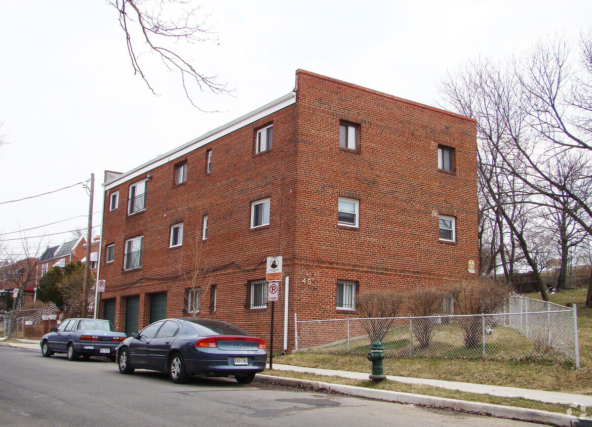 Primary Photo - 450 Xenia St SE