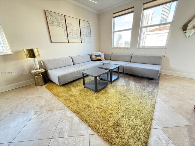 Foto del edificio - 17145 N Bay Rd