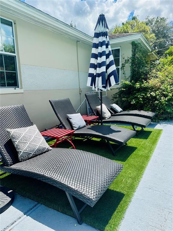 Building Photo - 1108 E Chelsea St