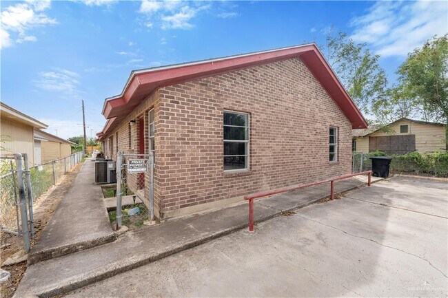 Foto del edificio - 2109 Datepalm Ave