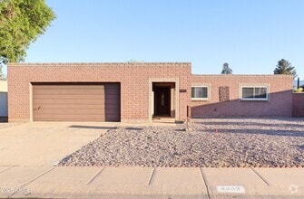 Building Photo - 4802 Paseo Las Palmas