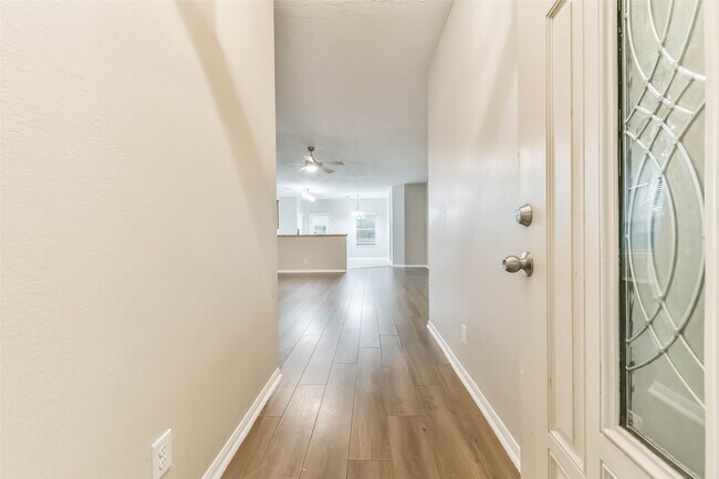 Foto del edificio - 3107 Braepark Ct