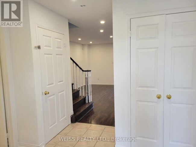 Building Photo - 1068 Foxglove Pl