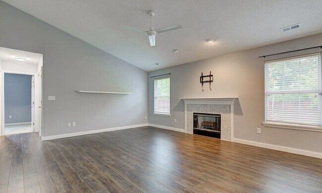 Foto del edificio - 7918 Bitternut Dr