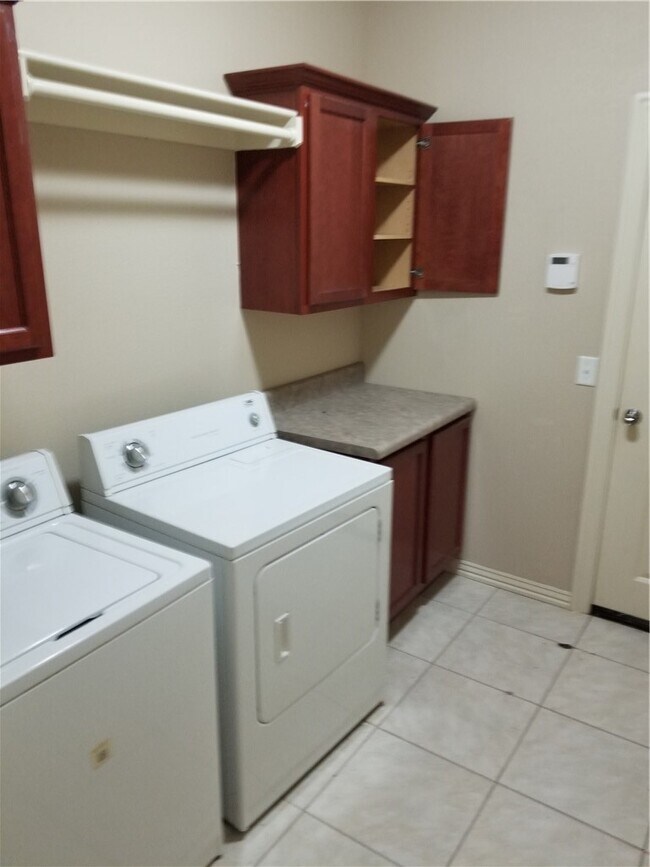 Foto del edificio - 637 N Longfellow Ln