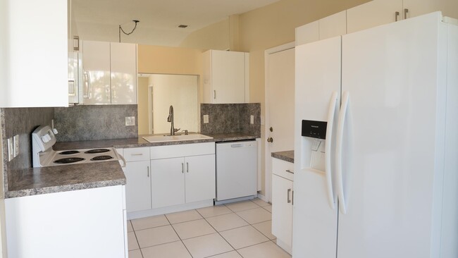 Foto del edificio - 3844 Miramontes Cir