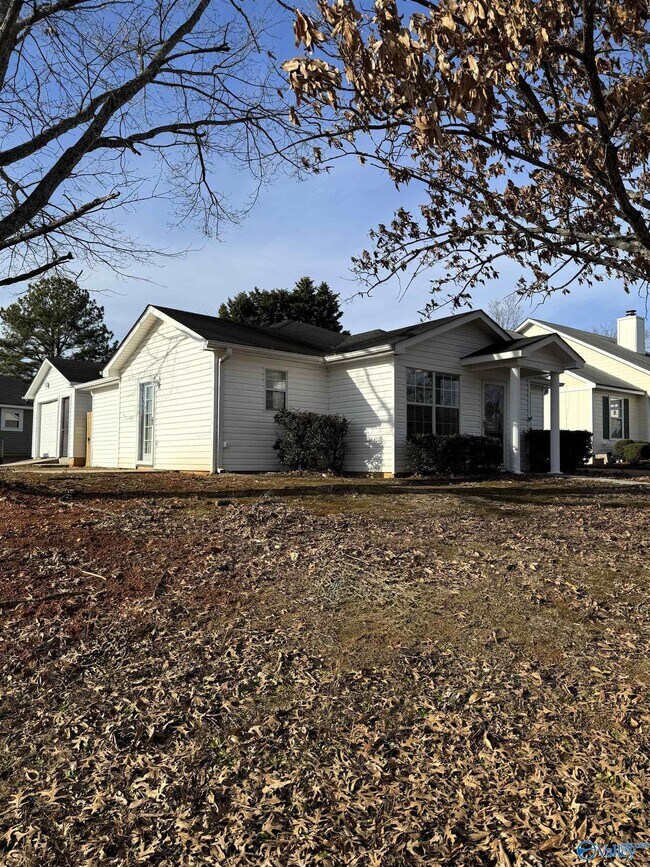 Foto del edificio - 107 N W Sugar Bluff Ln