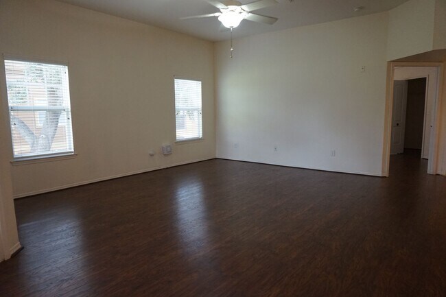 Building Photo - 400 Summit Ridge Pl