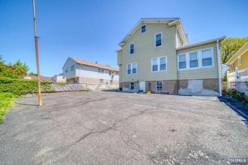Building Photo - 103 8th St