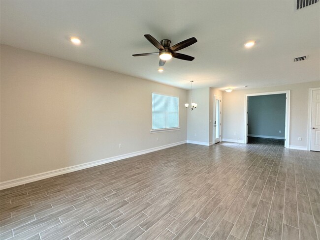 Building Photo - ** ENBROOK AT NAPLES ** 2 BED + DEN / 2 BA...