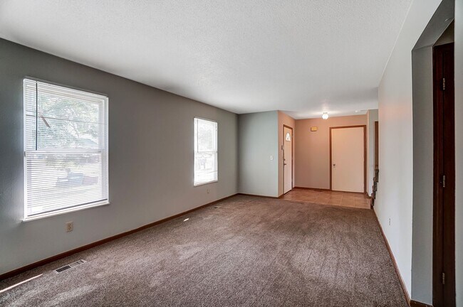 Building Photo - 3540 Willow Run Dr