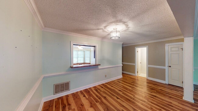 Building Photo - 742 Lord Dunmore Dr