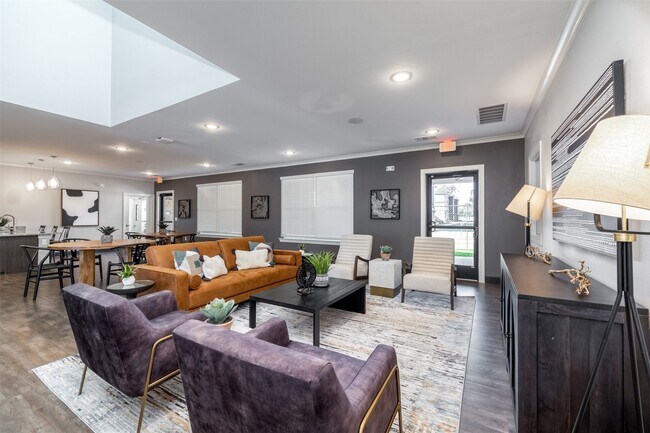 Foto del edificio - 823 N Ardenwood Dr