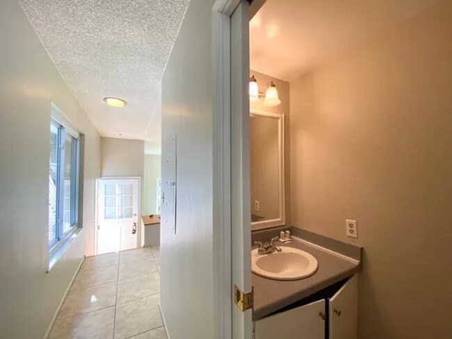Foto del edificio - 312 E Bay Ave