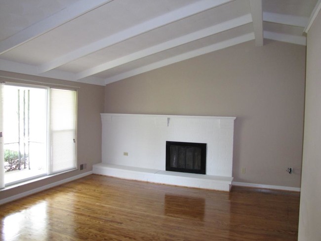 Foto del edificio - 3 bedroom in Louisville KY 40229