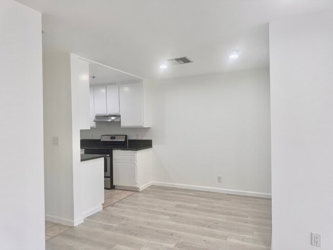 Building Photo - Clark Drive Apartments