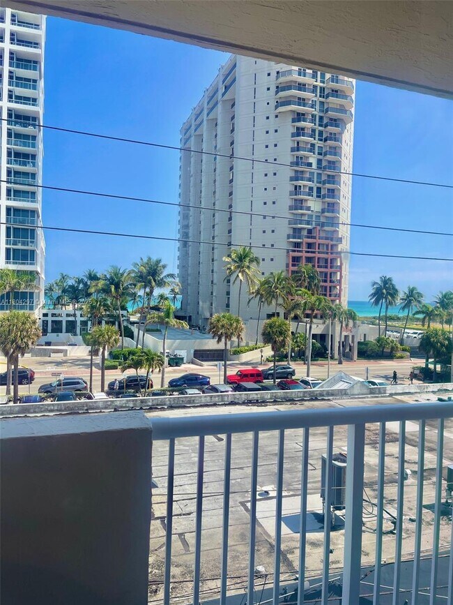 Foto del edificio - 6801 Harding Ave