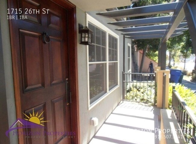 Building Photo - Custom Fully Furnished 1 Bed 1 Bath 800 sq...