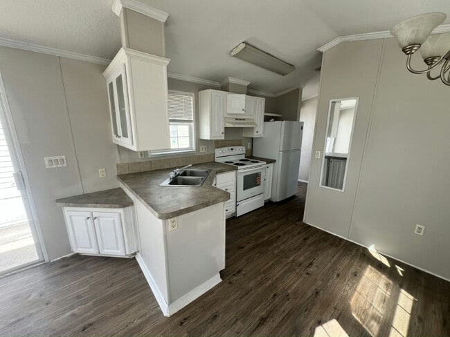 Foto del edificio - 3310 Chicago Bears St