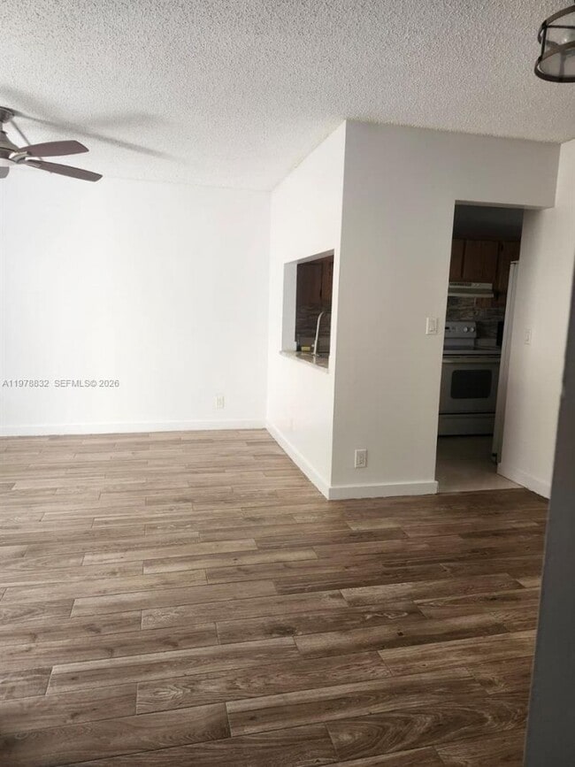 Foto del edificio - 10037 Winding Lake Rd