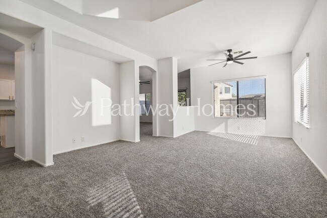 Foto del edificio - 8716 W Cherry Hills Dr