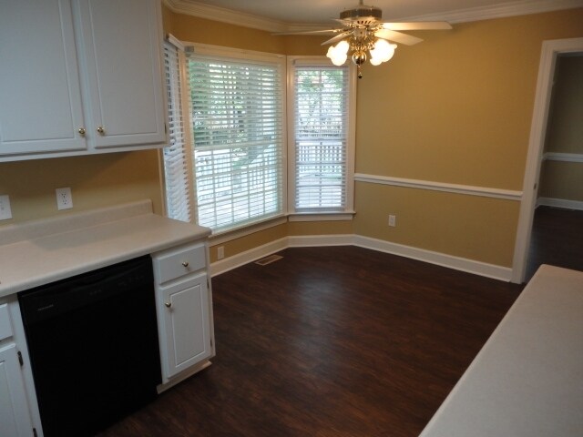 Foto del edificio - 506 Vintage Grove Ln