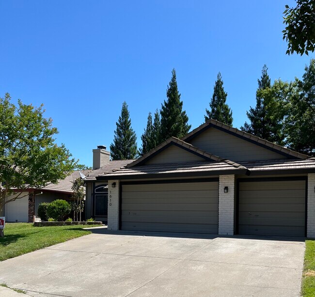 Building Photo - 1610 Steinbeck Dr
