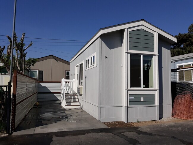 Building Photo - 1740 N Santa Fe Ave