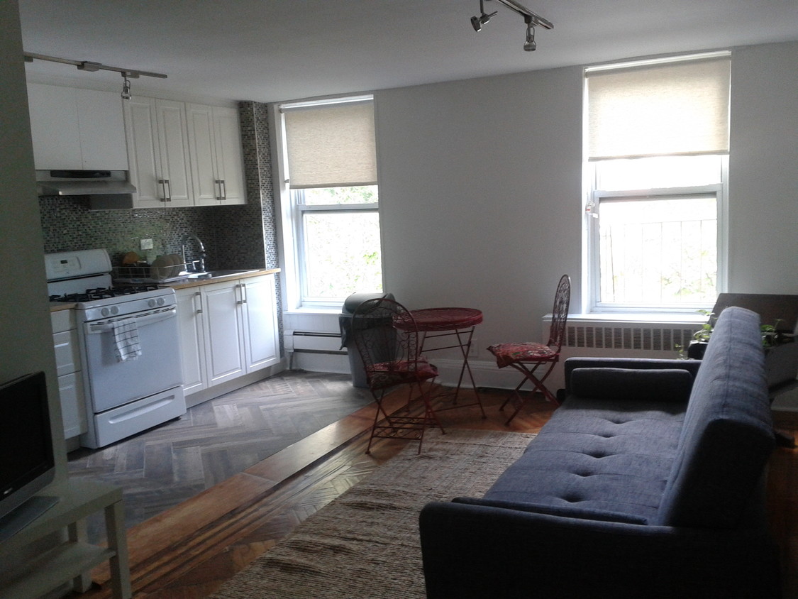 Primary Photo - 633 Walton Ave